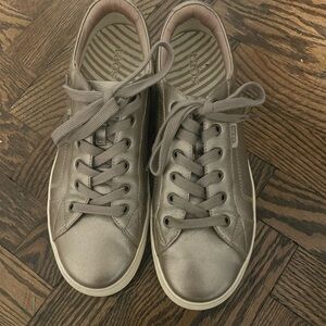 Taos Sneakers size 11